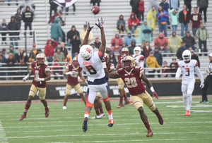 Last year, Steve Ishmael caught eight passes for 108 yards and a touchdown. He will be SU's lead receiver Saturday afternoon.