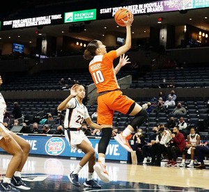 Najé Murray recorded her fifth straight game with at least 10 points.