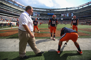 Players participate in pregame warmups at Metlife stadium. 