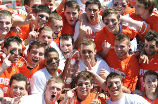 Syracuse poses with the Big East tournament championship trophy.